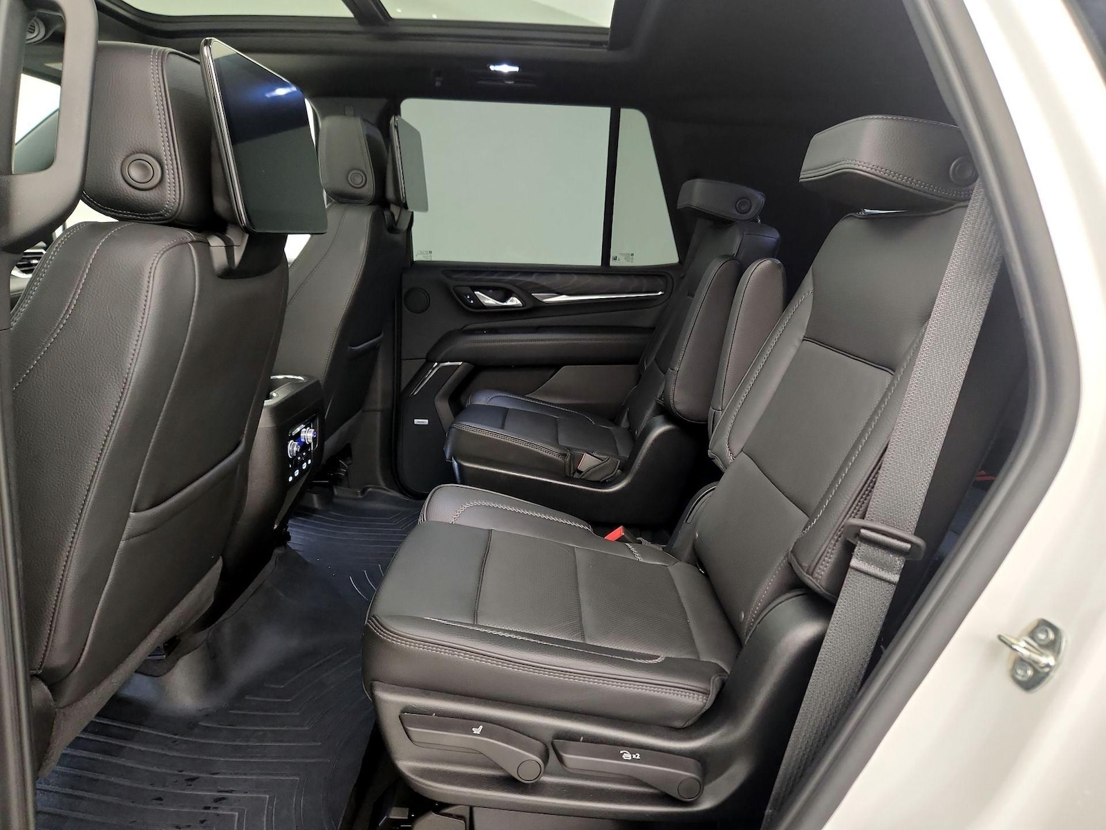 2023 GMC Yukon Denali - Photo 22