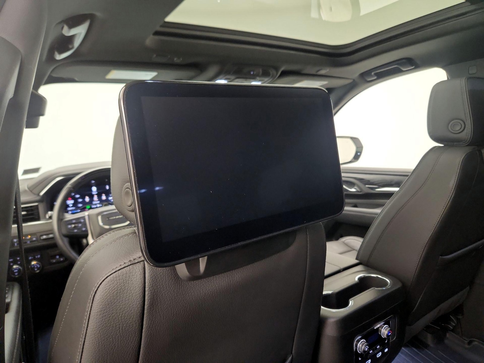 2023 GMC Yukon Denali - Photo 28