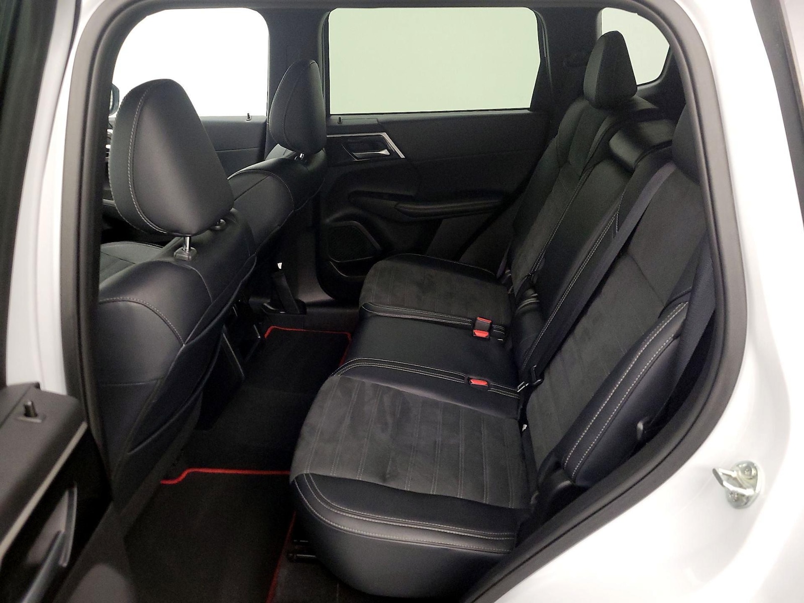 2024 Mitsubishi Outlander SE Black Edition - Photo 22