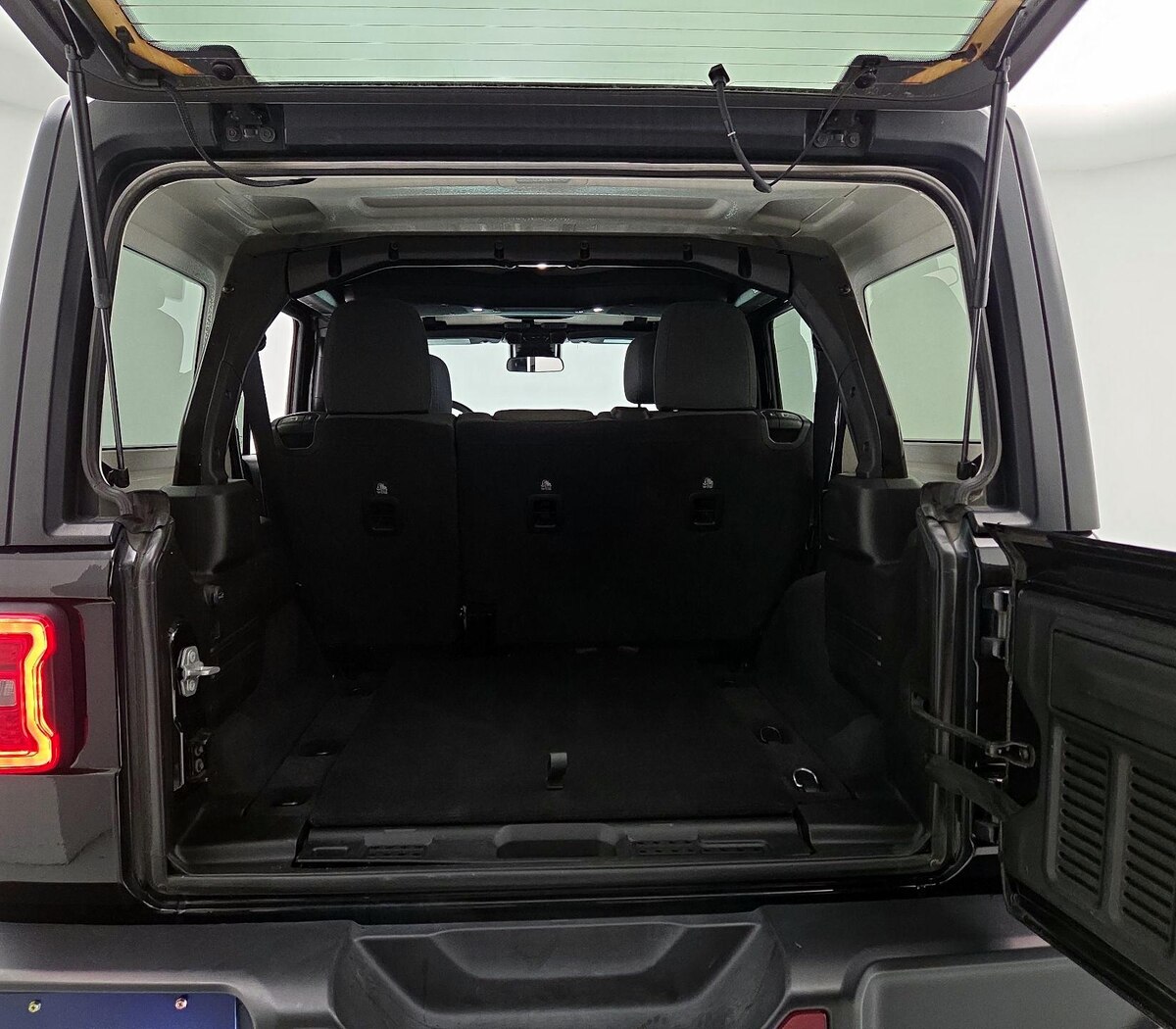 Trunk/Cargo (Seats Up)