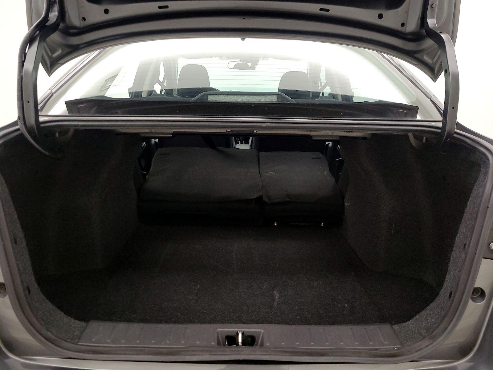 2025 Nissan Versa Sedan SV - Photo 21