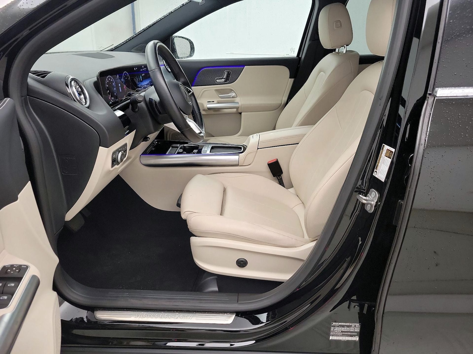 Side Airbags & Leatherette Seats