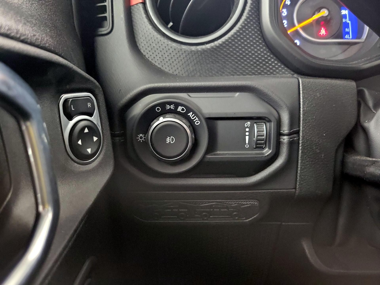 2025 Jeep Wrangler 4-Door Rubicon - Photo 14