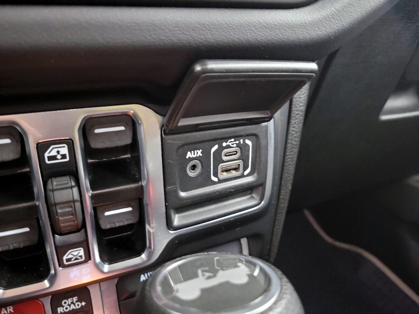2025 Jeep Wrangler 4-Door Rubicon - Photo 19