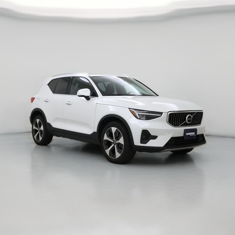 2023 Volvo XC40 B5 Plus Bright Theme