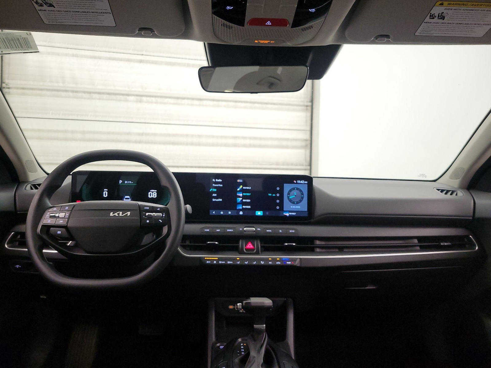 2025 Kia K4 LXS - Photo 10
