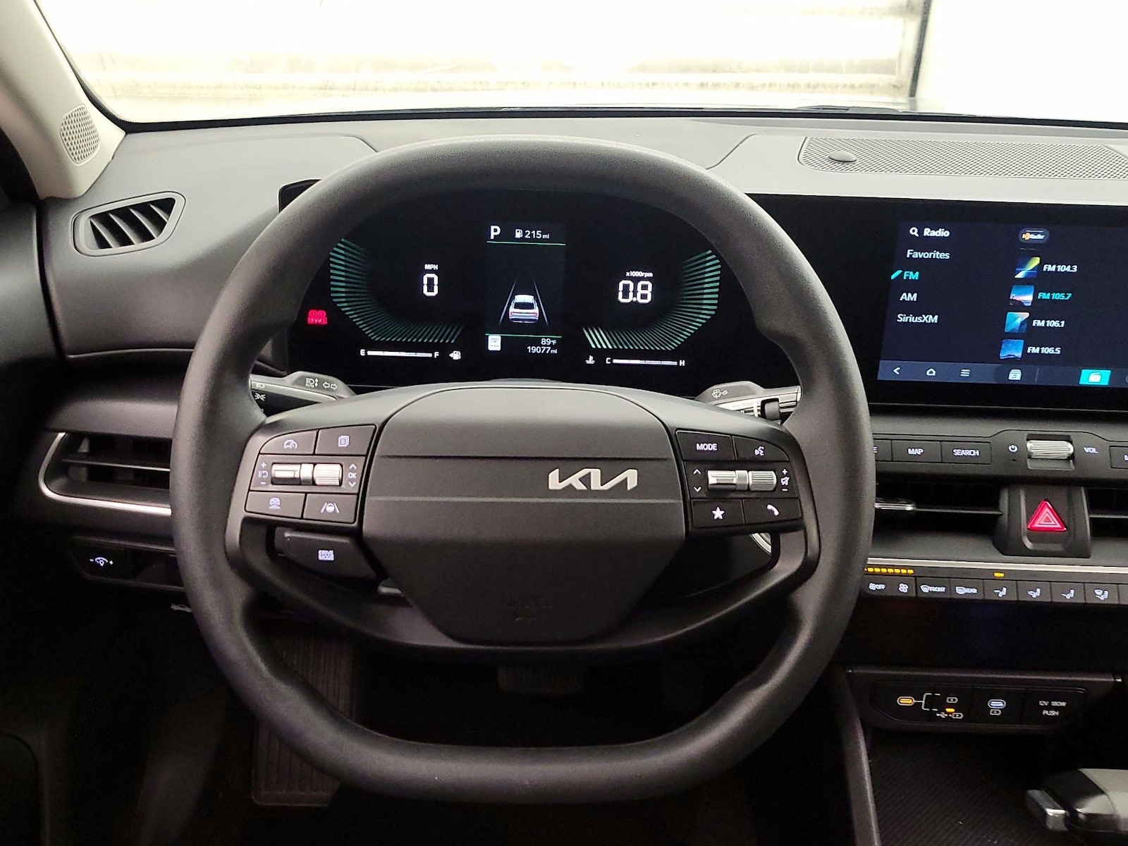 2025 Kia K4 LXS - Photo 11
