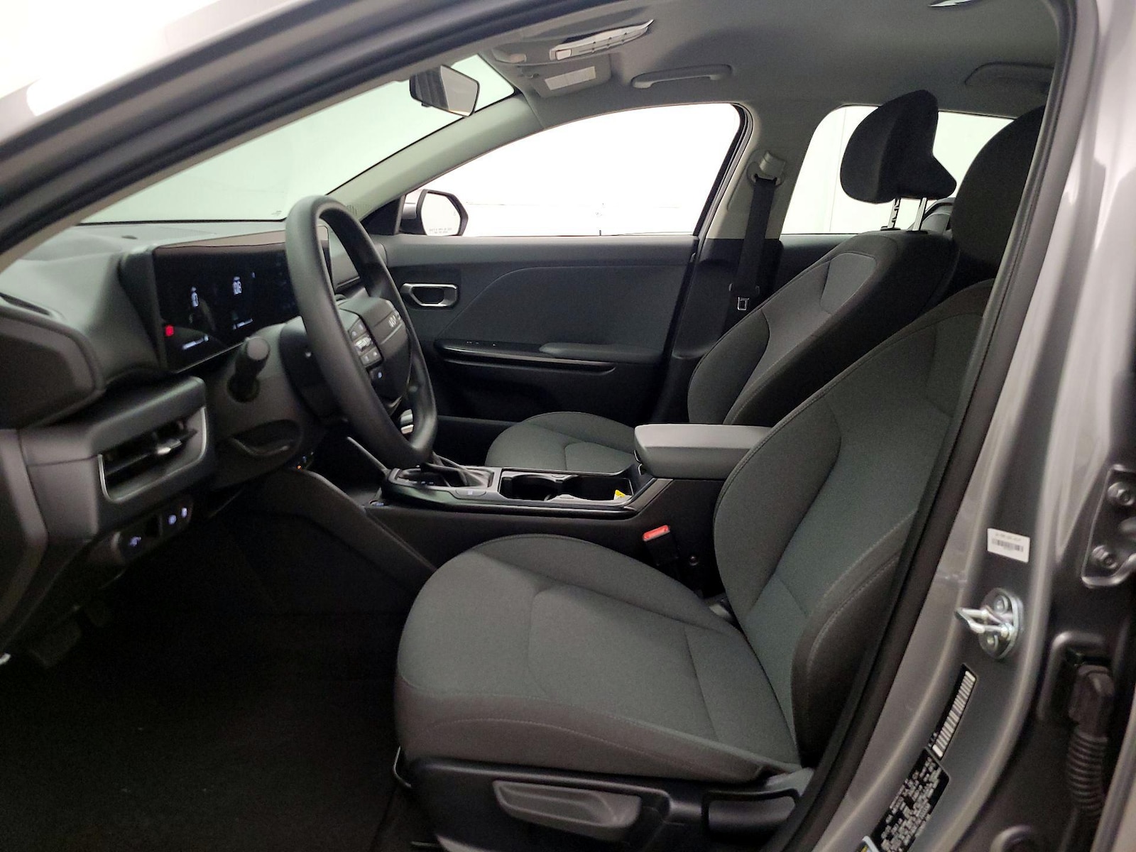 2025 Kia K4 LXS - Photo 12