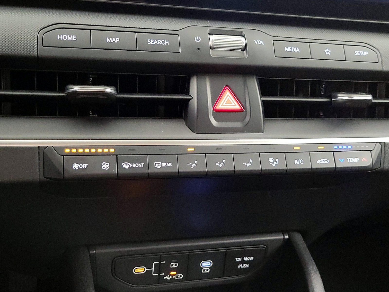 2025 Kia K4 LXS - Photo 17