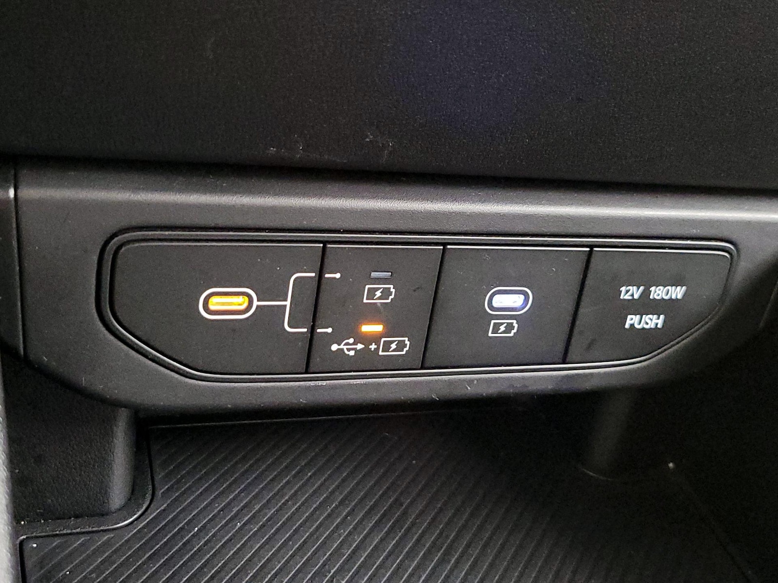 2025 Kia K4 LXS - Photo 19