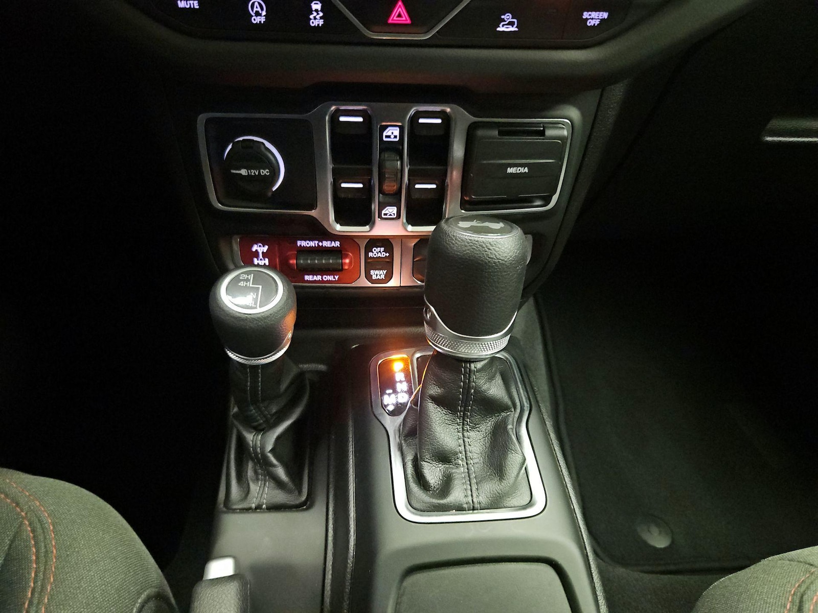 2025 Jeep Wrangler 4-Door Rubicon - Photo 17