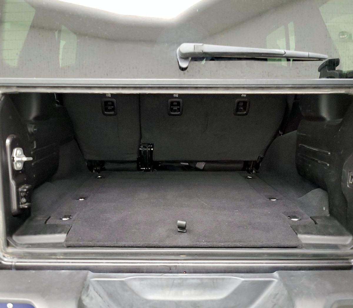 Trunk/Cargo (Seats Up)