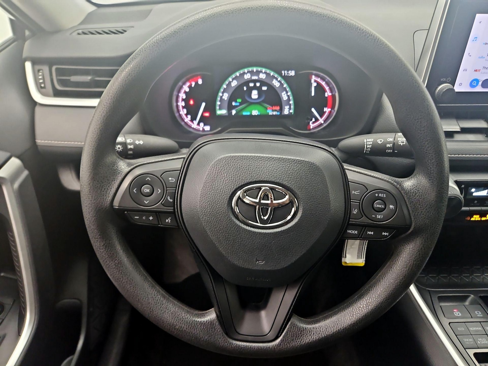 2025 Toyota RAV4 LE - Photo 11