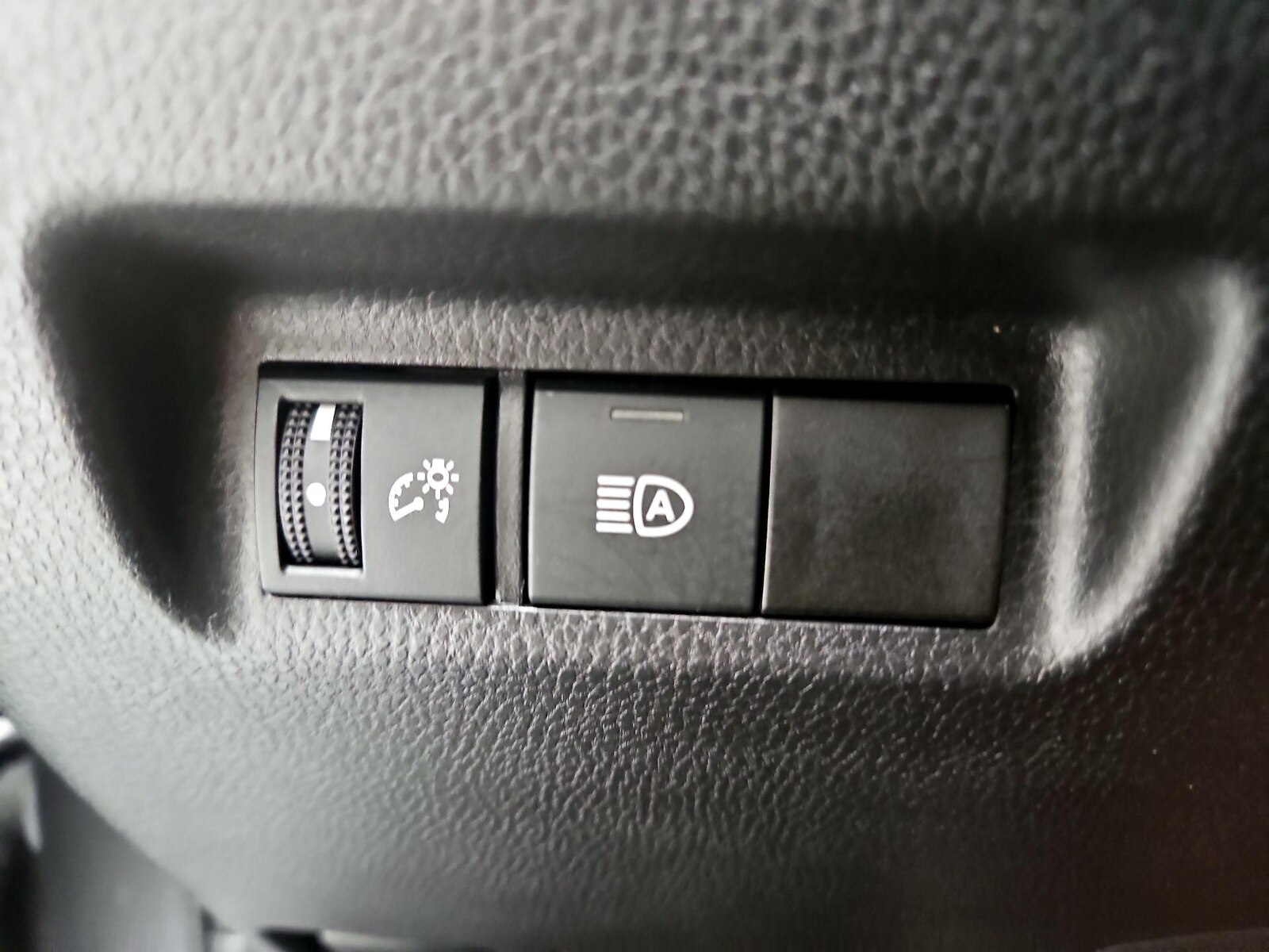 2025 Toyota RAV4 LE - Photo 14