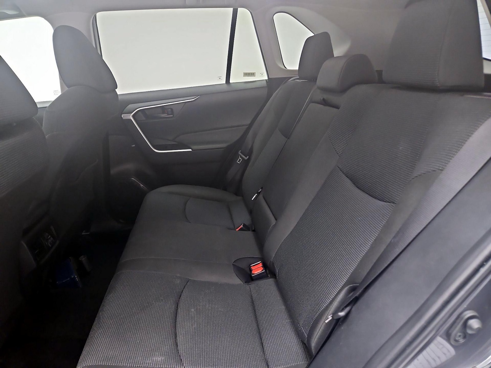 2025 Toyota RAV4 LE - Photo 20