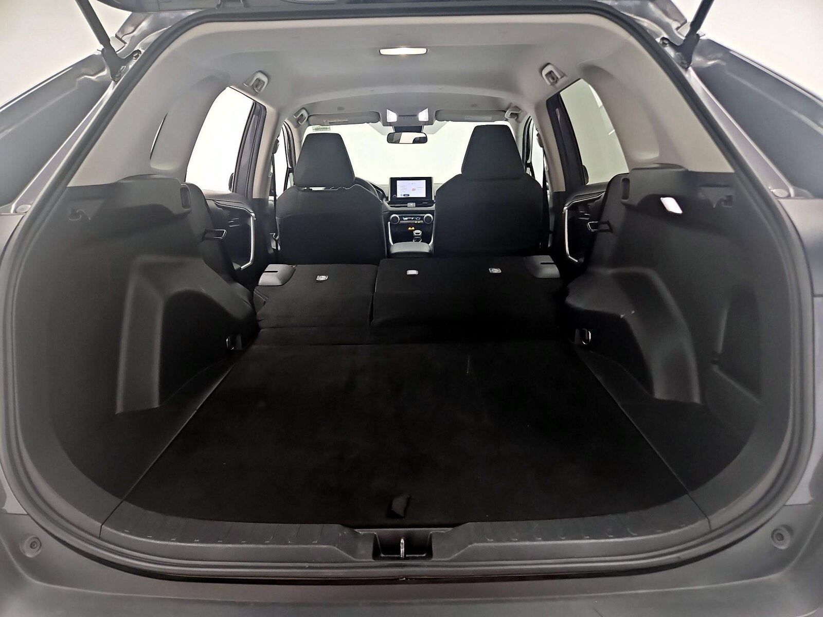 2025 Toyota RAV4 LE - Photo 22