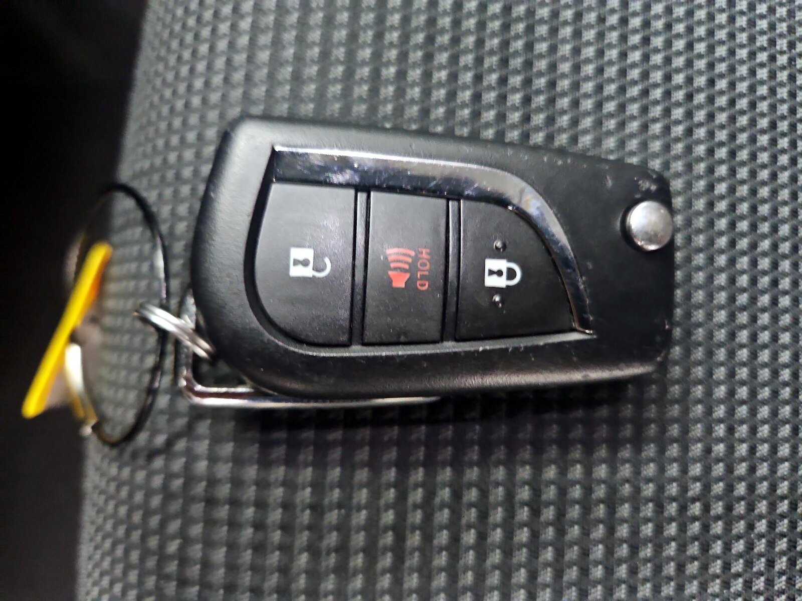 2025 Toyota RAV4 LE - Photo 24