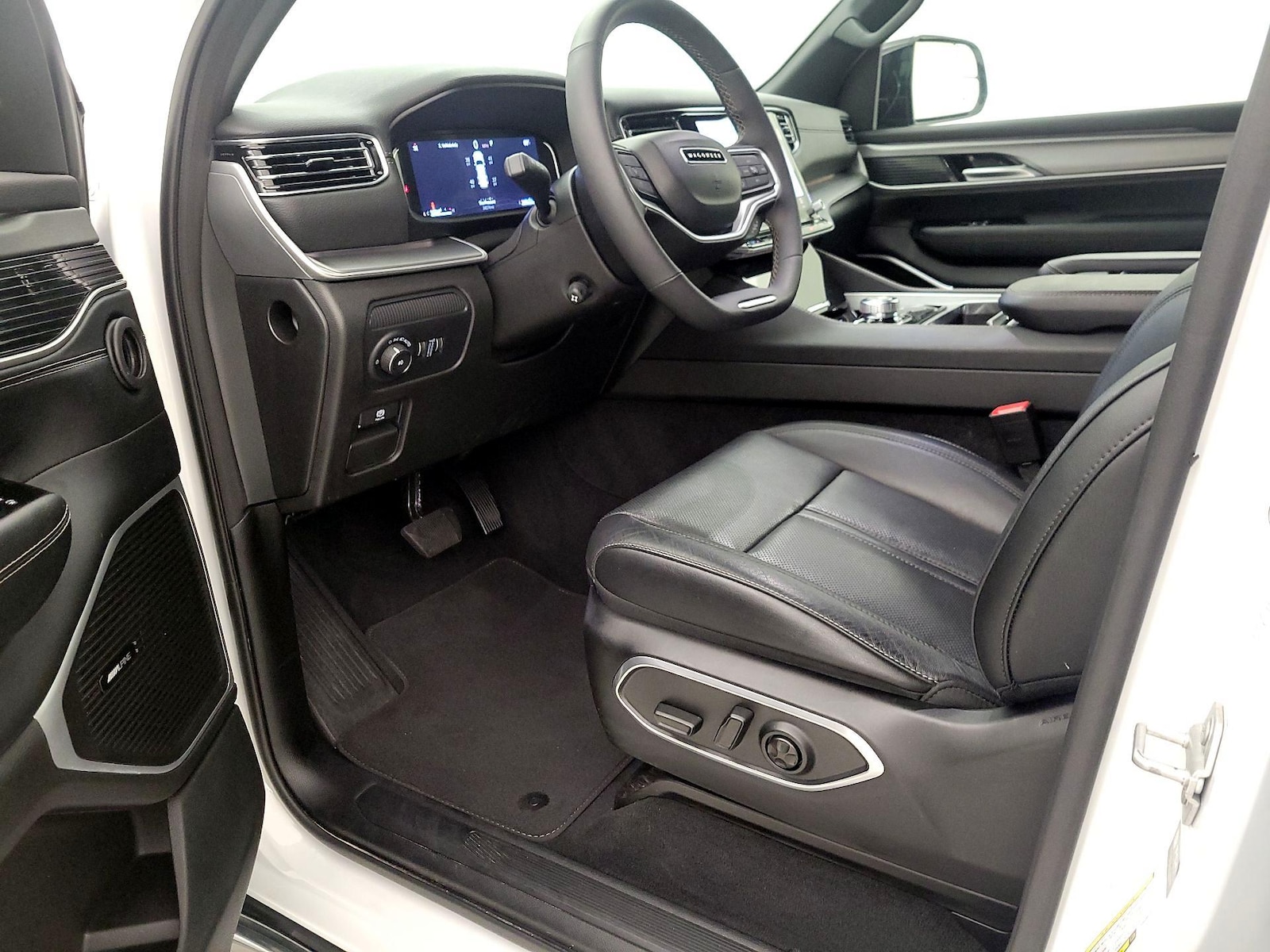 2025 Jeep Wagoneer Series II - Photo 12
