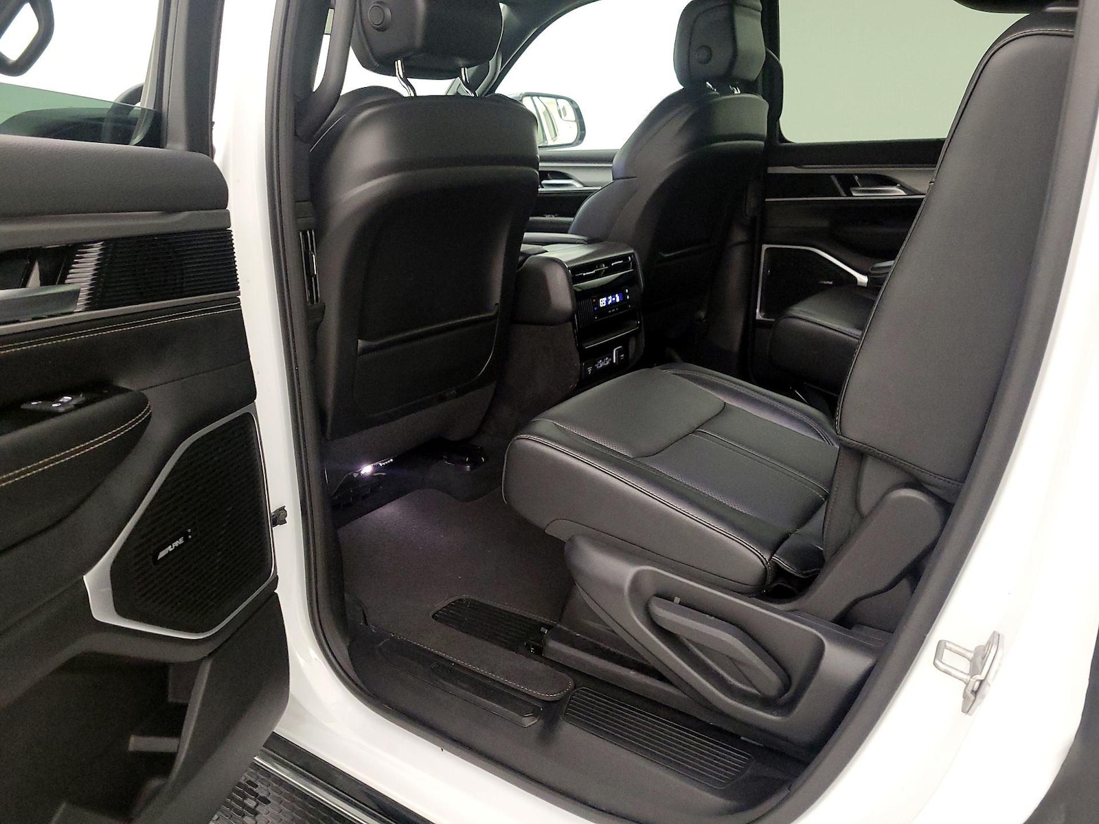 2025 Jeep Wagoneer Series II - Photo 21