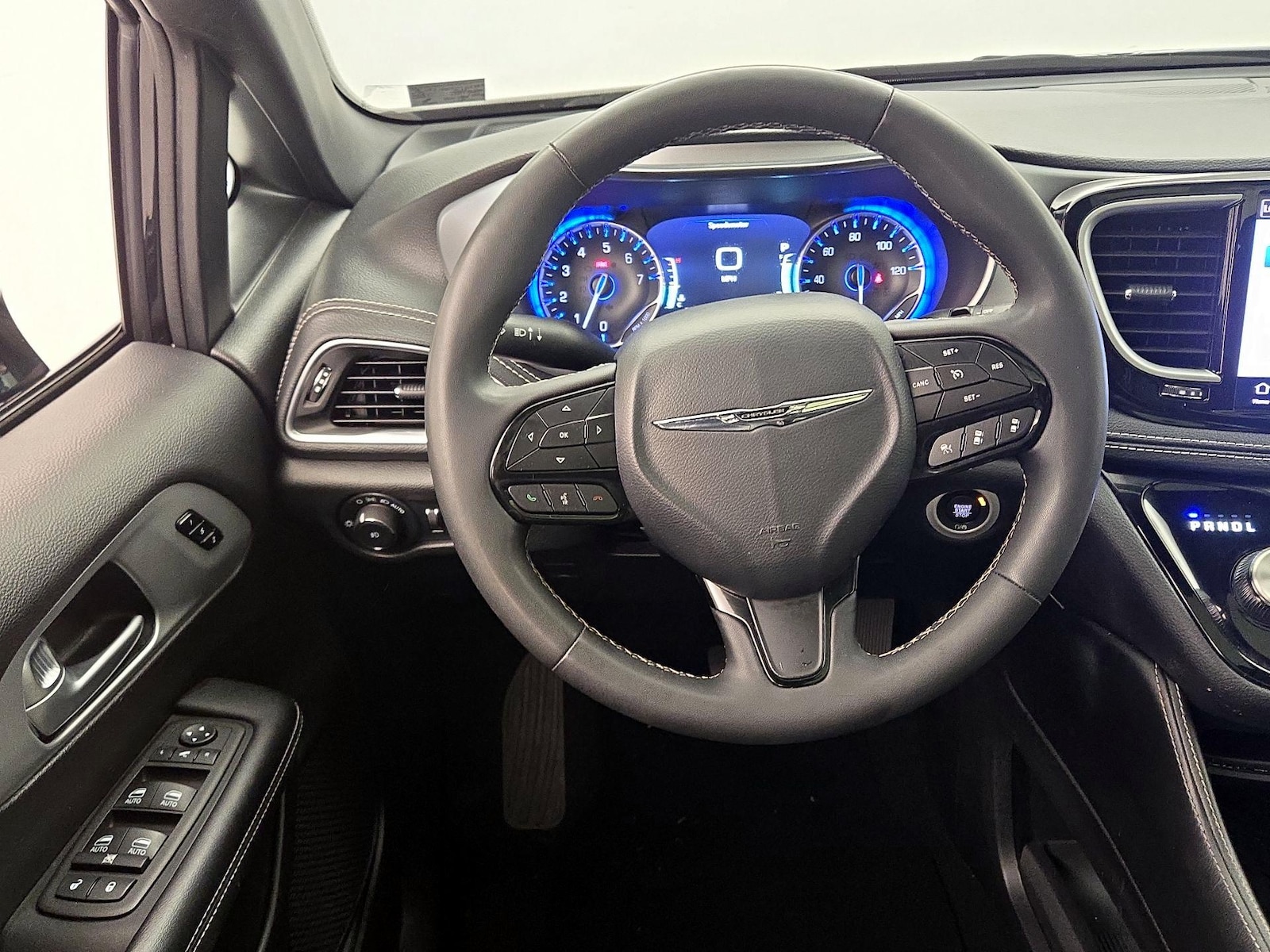 2025 Chrysler Pacifica Limited - Photo 11