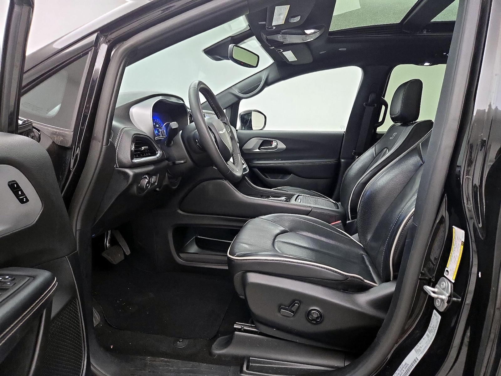 2025 Chrysler Pacifica Limited - Photo 12