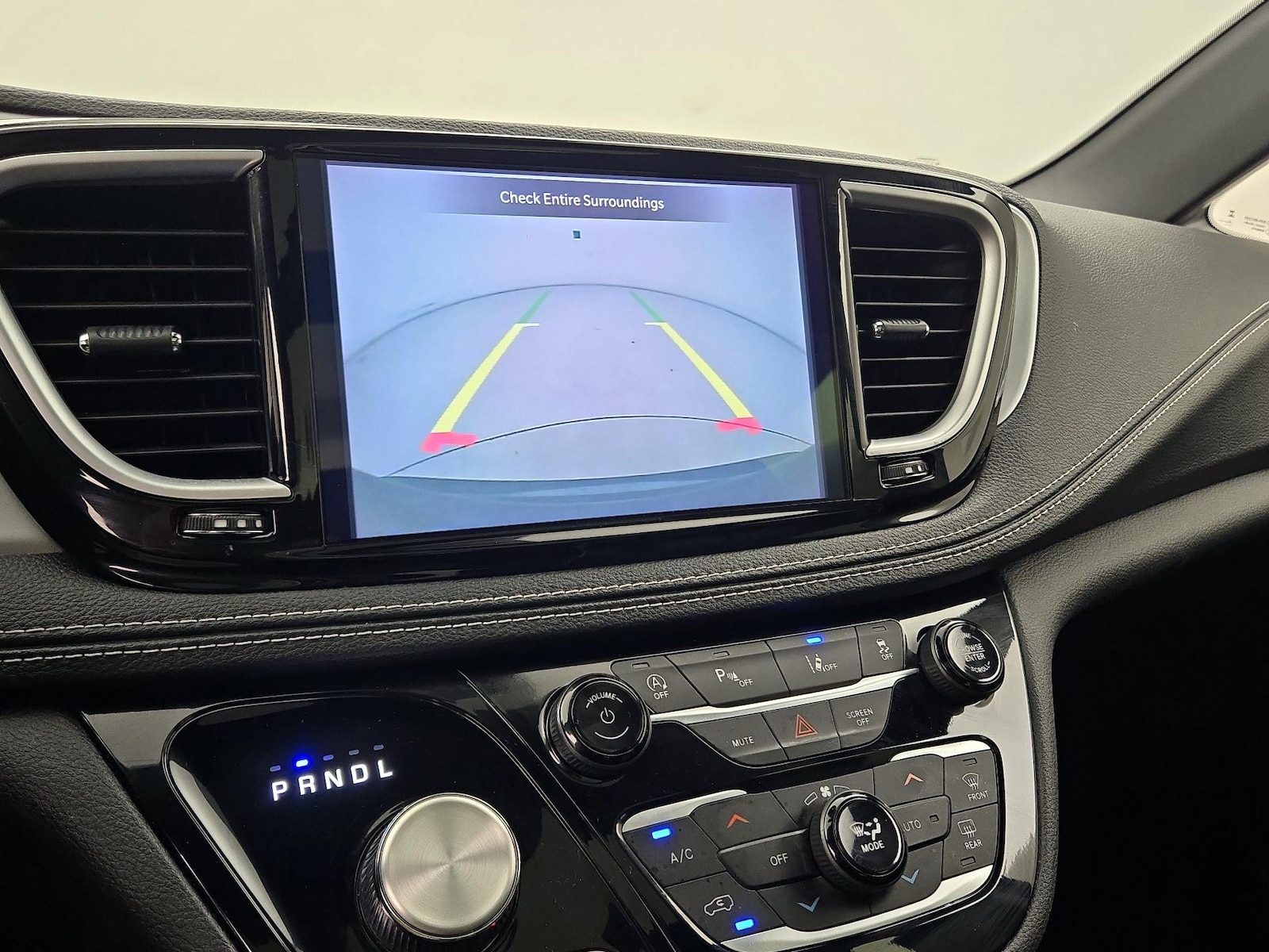 2025 Chrysler Pacifica Limited - Photo 16