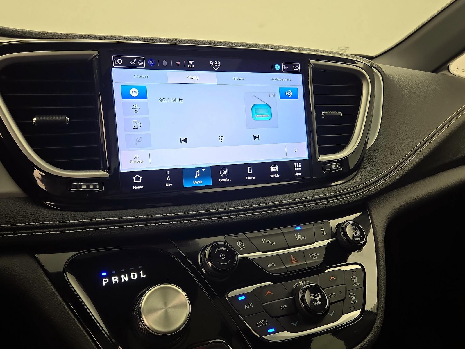 2025 Chrysler Pacifica Limited - Photo 17