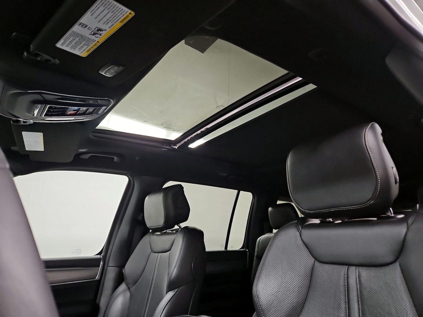 Panoramic Sunroof & Skylight(s)
