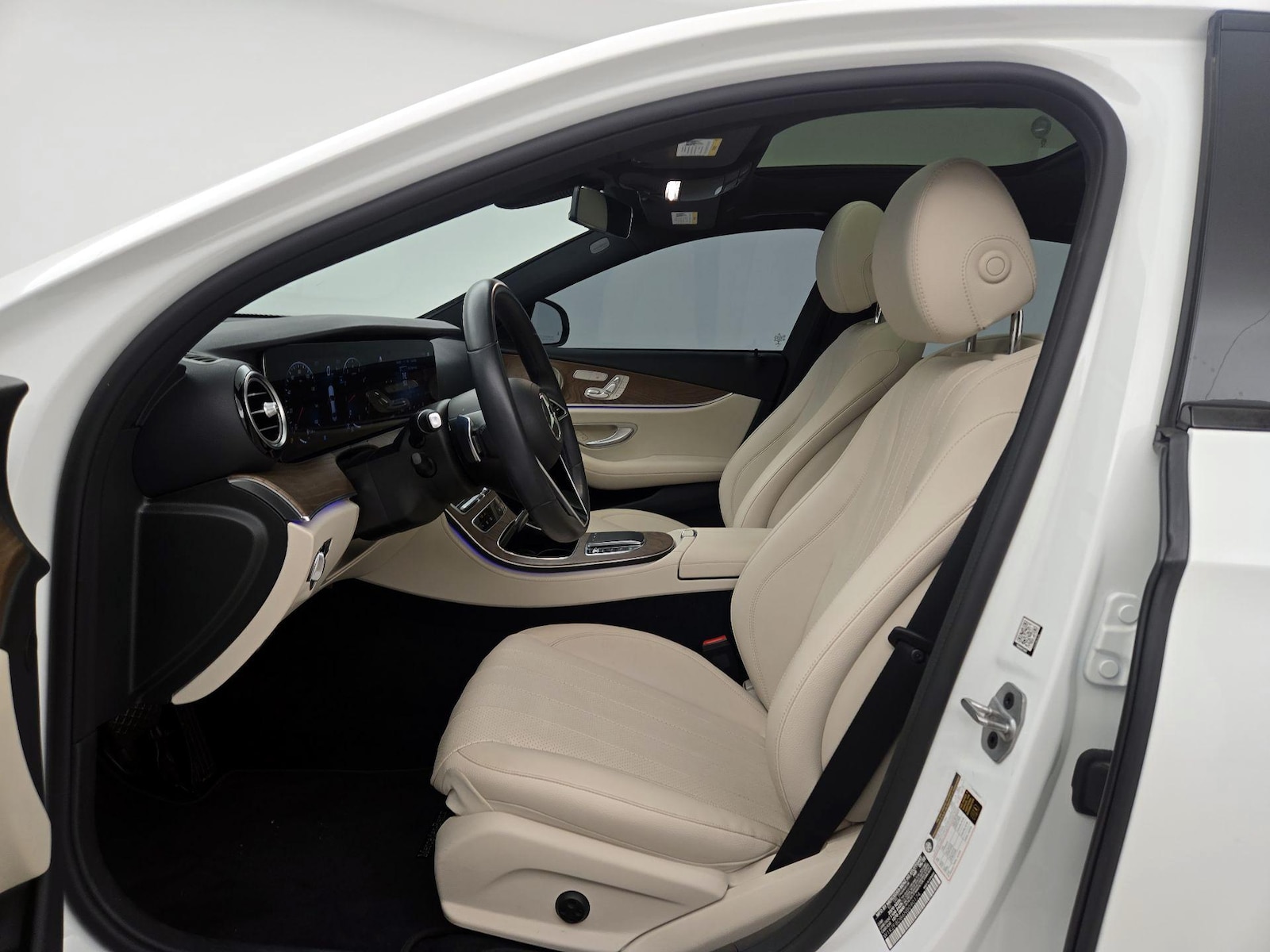 2022 Mercedes-Benz E-Class E350 - Photo 12