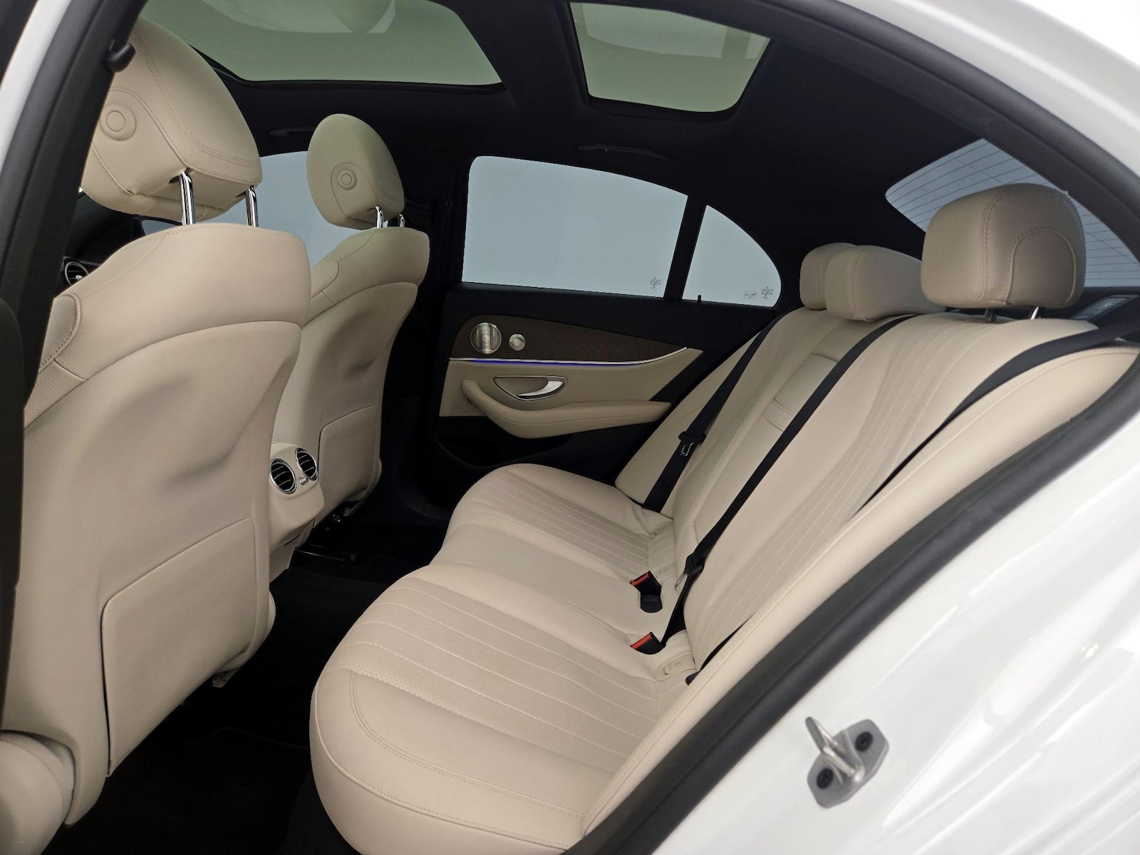 2022 Mercedes-Benz E-Class E350 - Photo 22