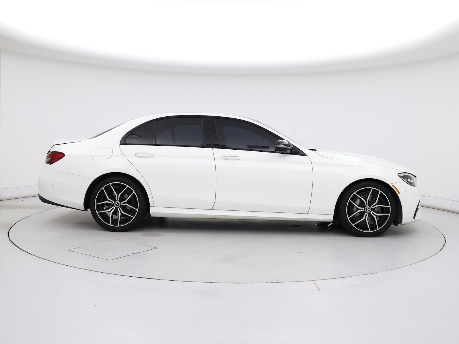 2022 Mercedes-Benz E-Class E350 - Photo 8