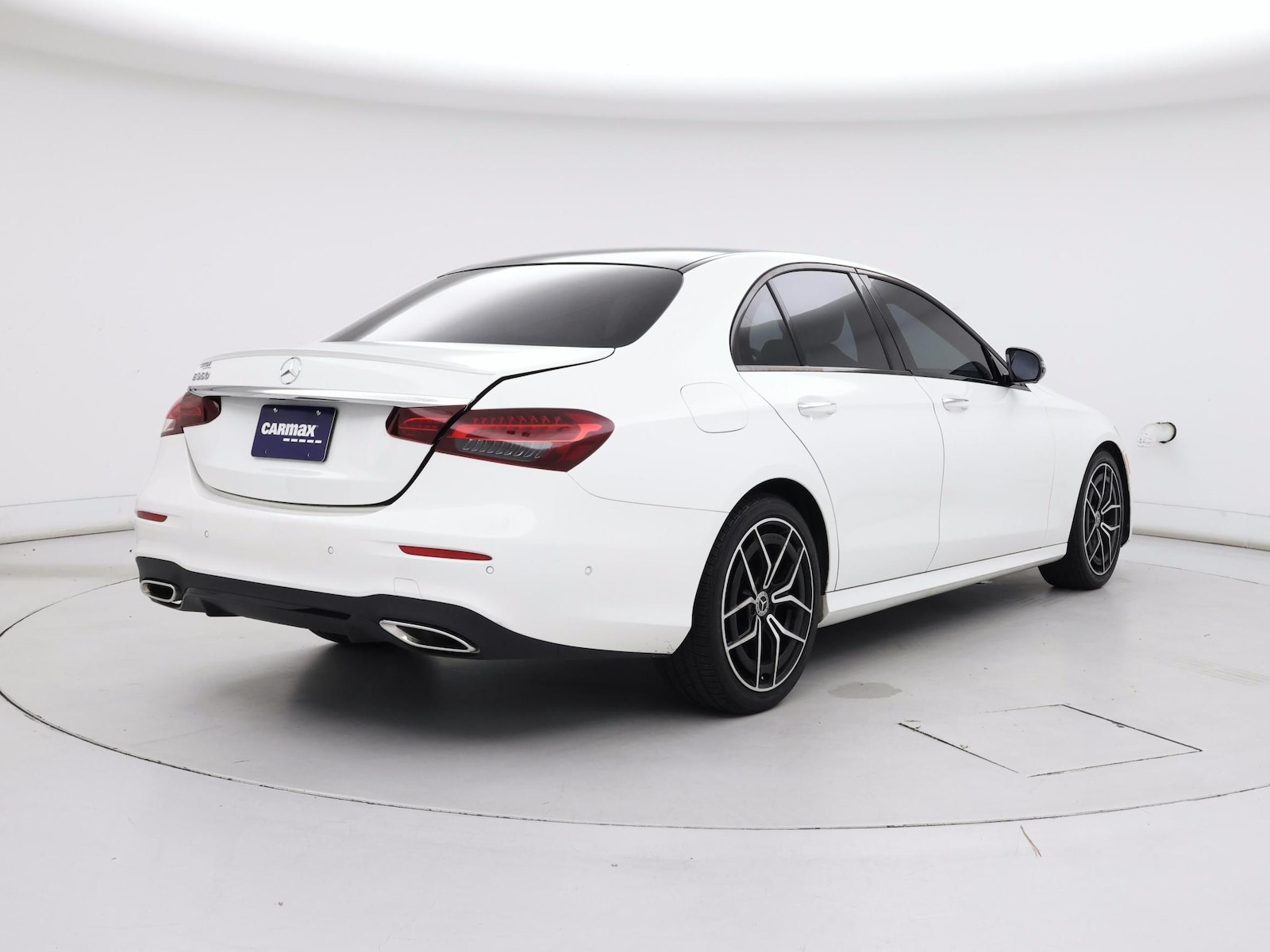 2022 Mercedes-Benz E-Class E350 - Photo 9