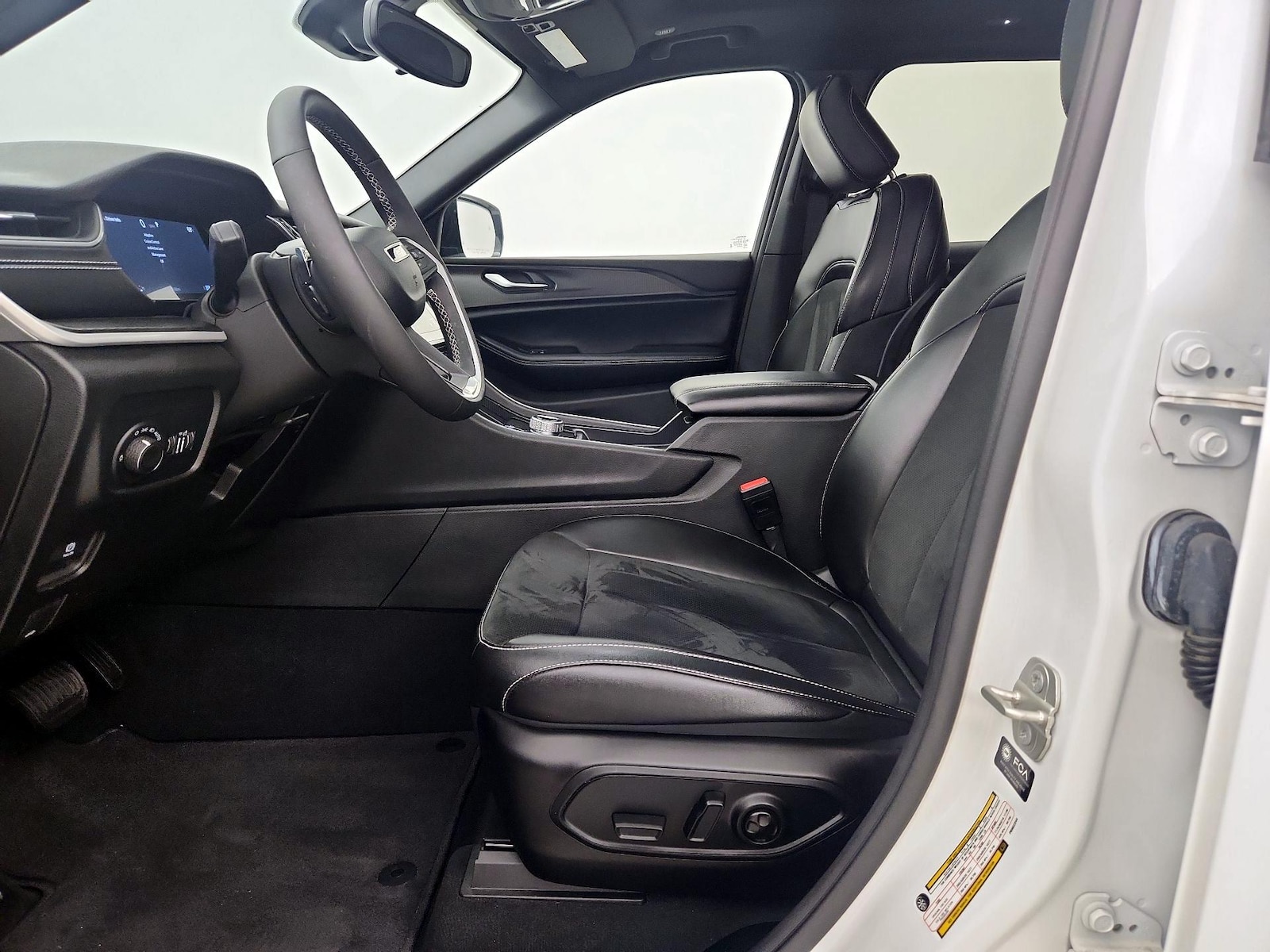 2023 Jeep Grand Cherokee L Altitude - Photo 12