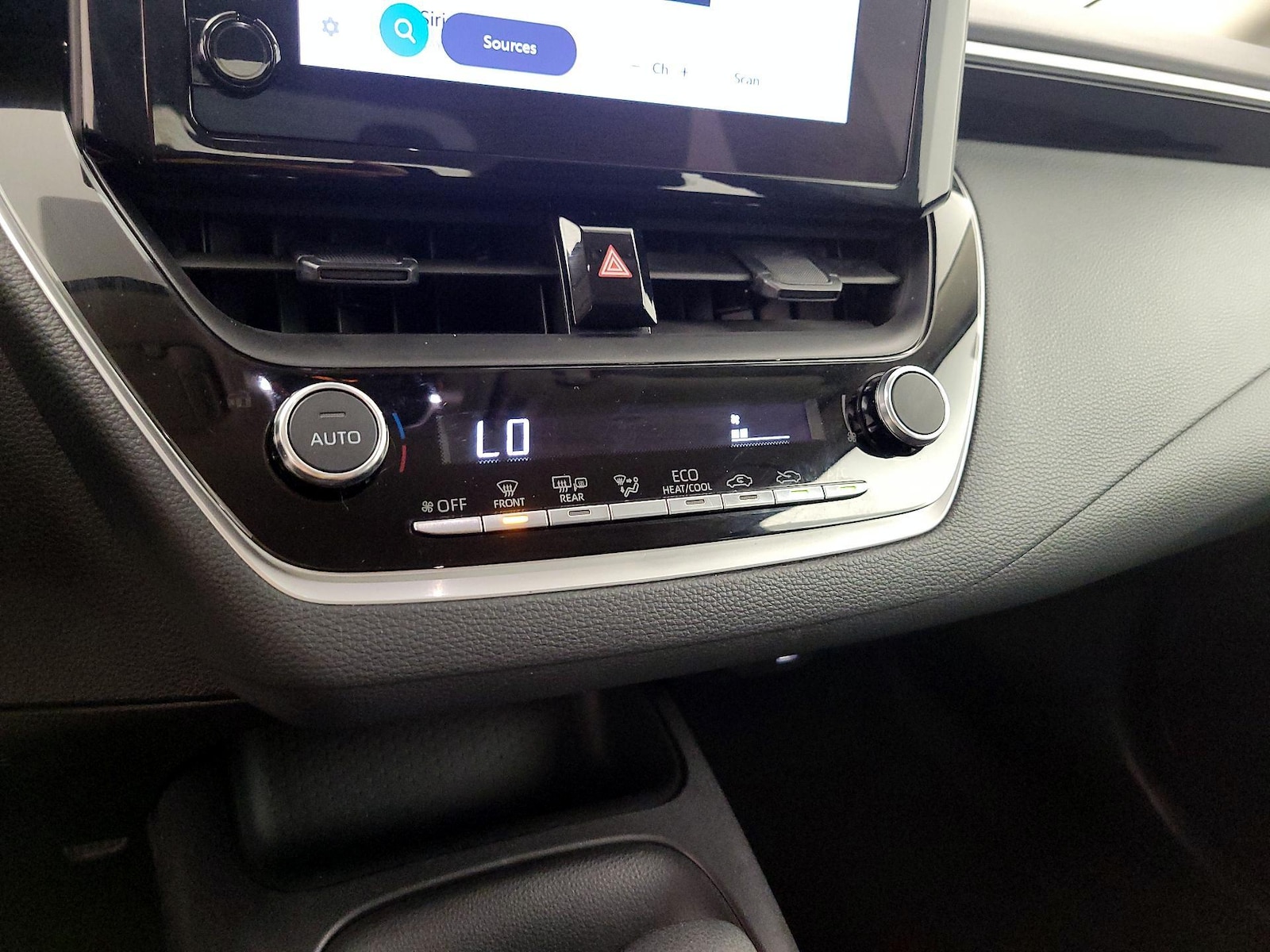 2026 Toyota Corolla LE - Photo 18