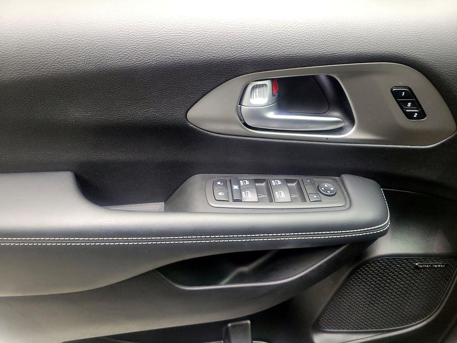 2022 Chrysler Pacifica Limited - Photo 11