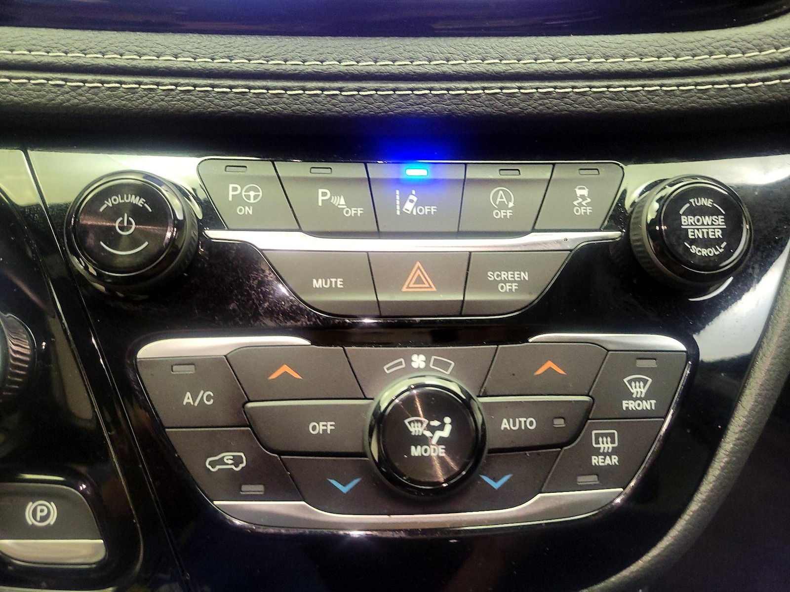 2022 Chrysler Pacifica Limited - Photo 16