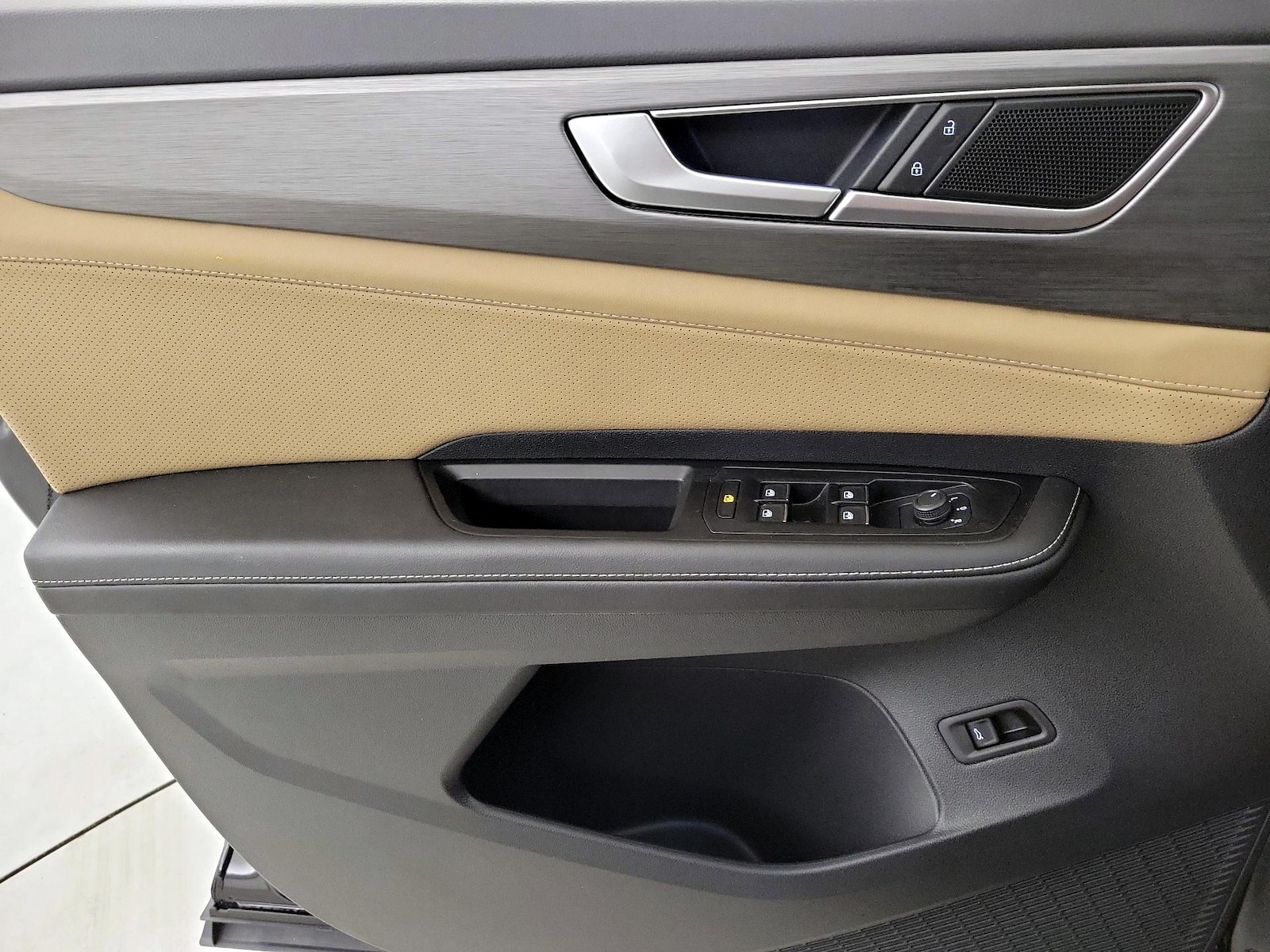 2025 Volkswagen Atlas Cross Sport SE w/Tech - Photo 13