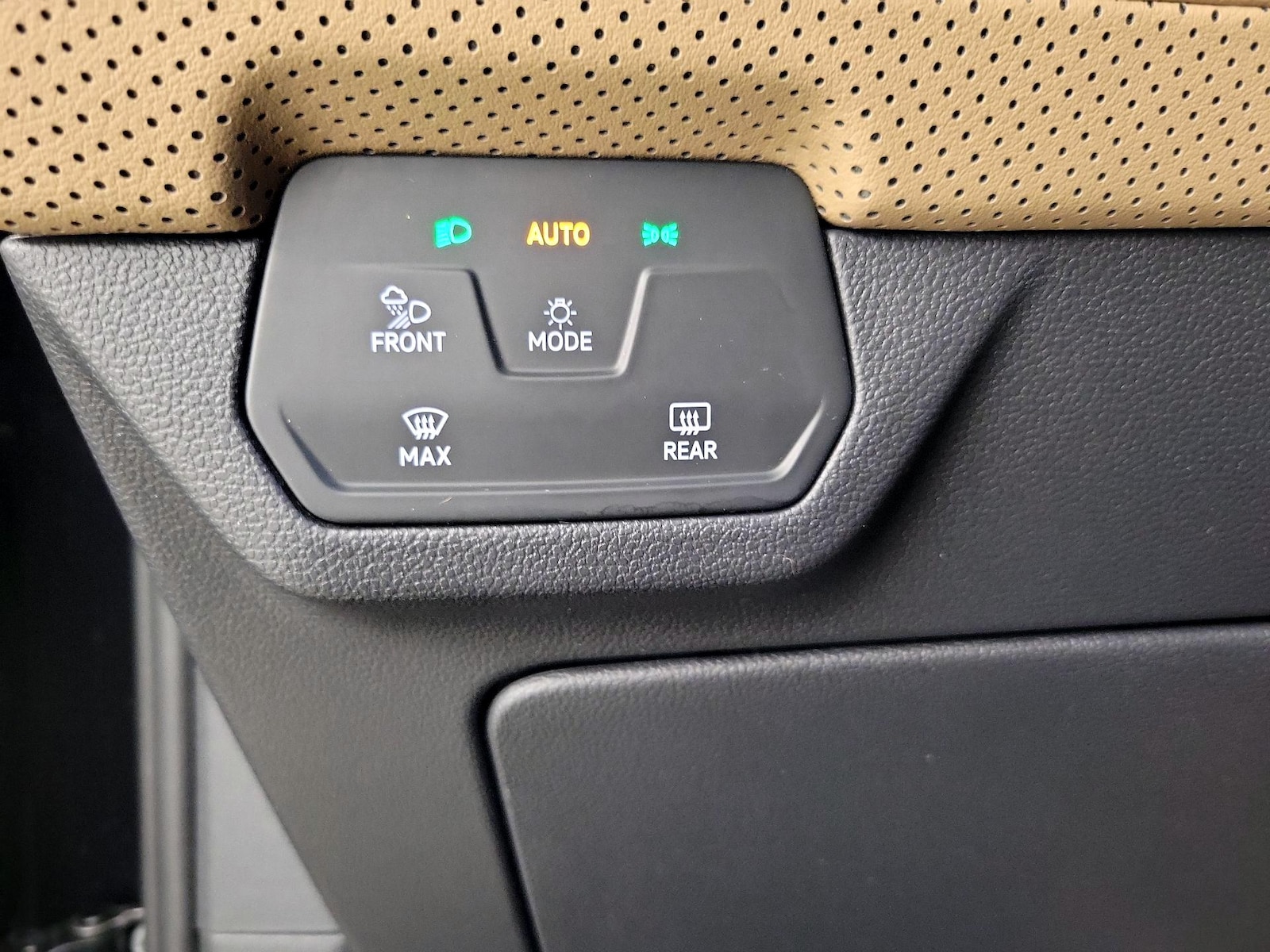 2025 Volkswagen Atlas Cross Sport SE w/Tech - Photo 14