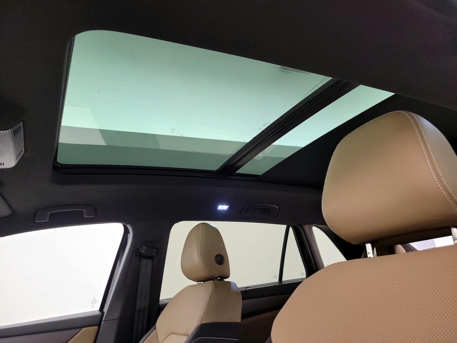 2025 Volkswagen Atlas Cross Sport SE w/Tech - Photo 20