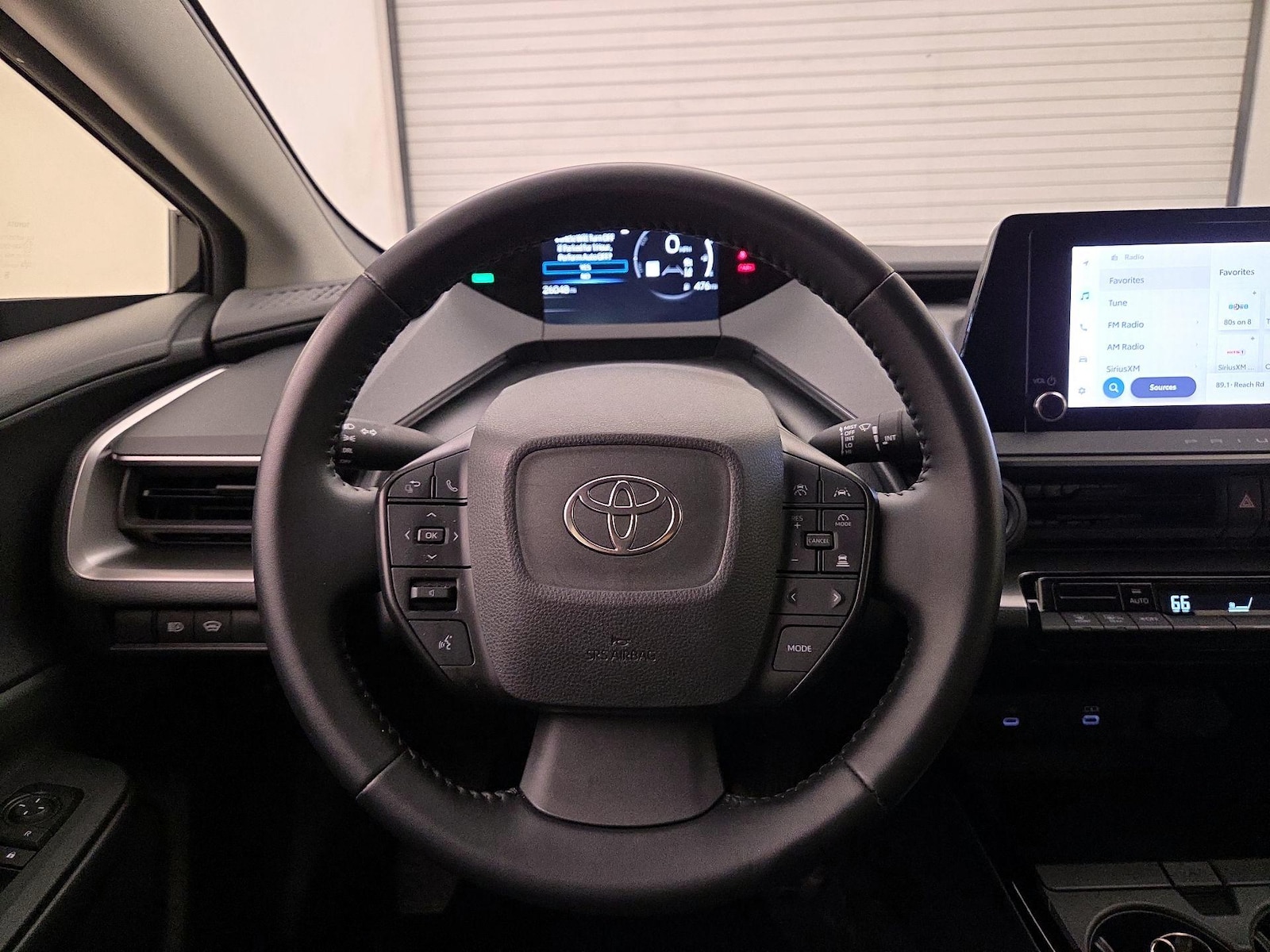 2025 Toyota Prius LE - Photo 11