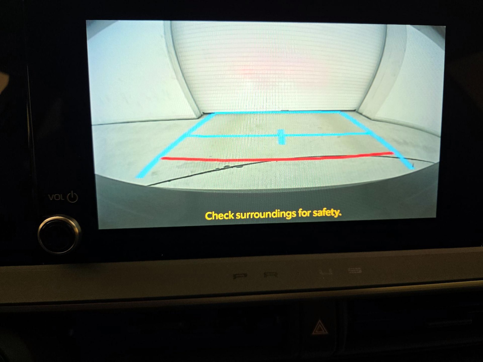 2025 Toyota Prius LE - Photo 15