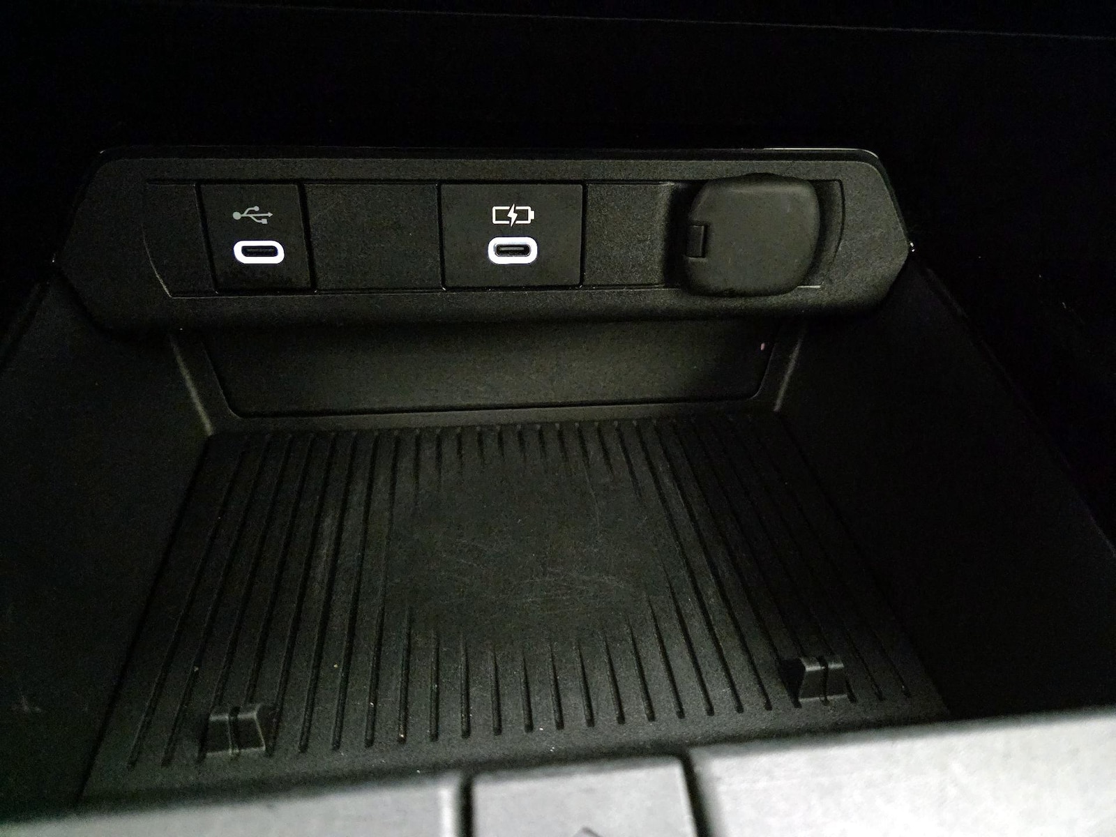 2025 Toyota Prius LE - Photo 19