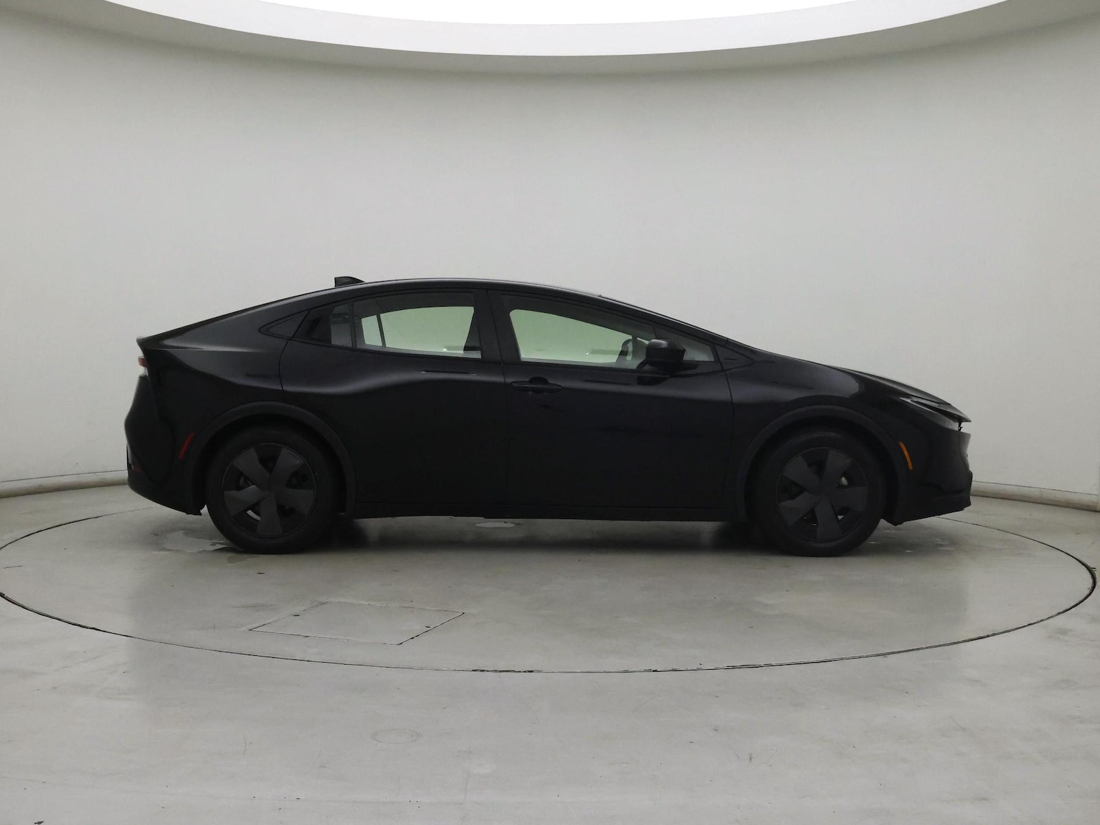 2025 Toyota Prius LE - Photo 8