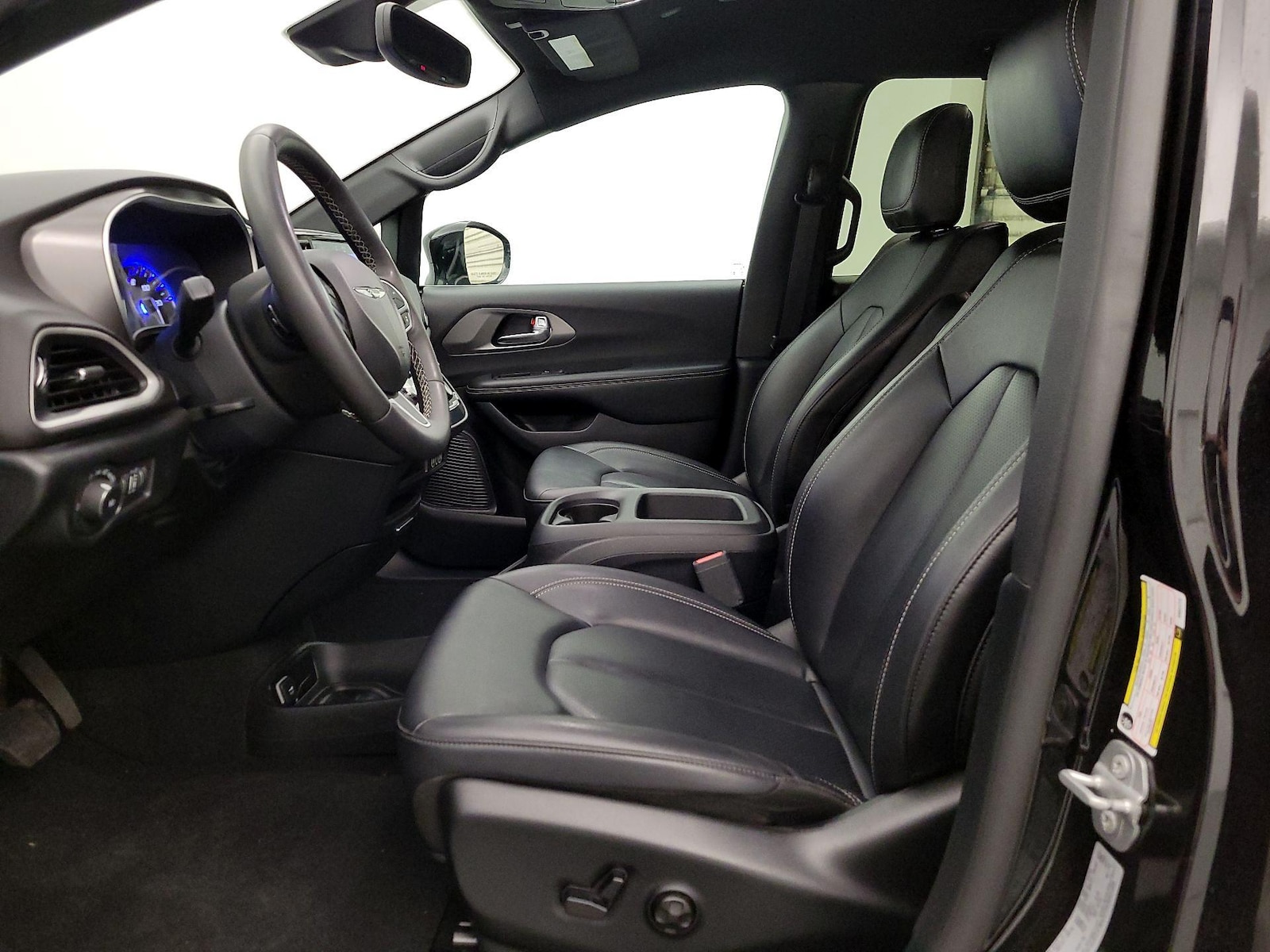 2025 Chrysler Pacifica Select - Photo 12