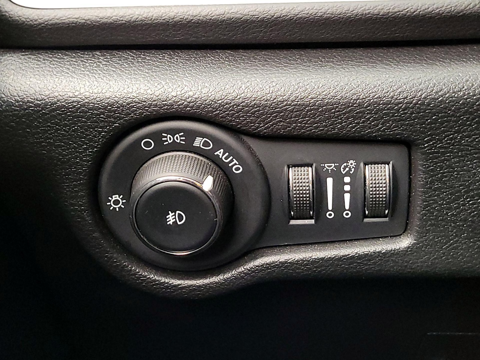 2025 Chrysler Pacifica Select - Photo 14