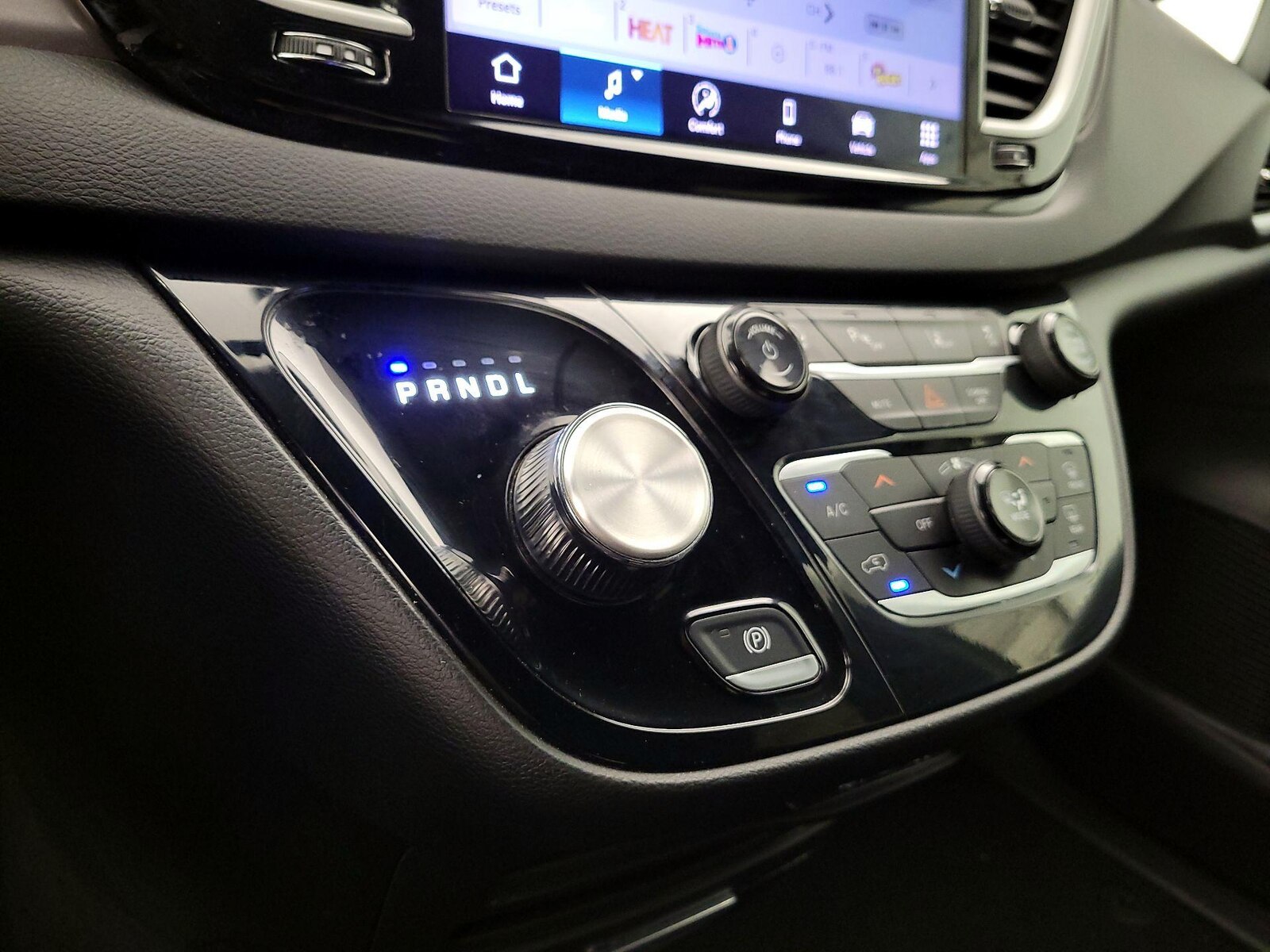 2025 Chrysler Pacifica Select - Photo 18