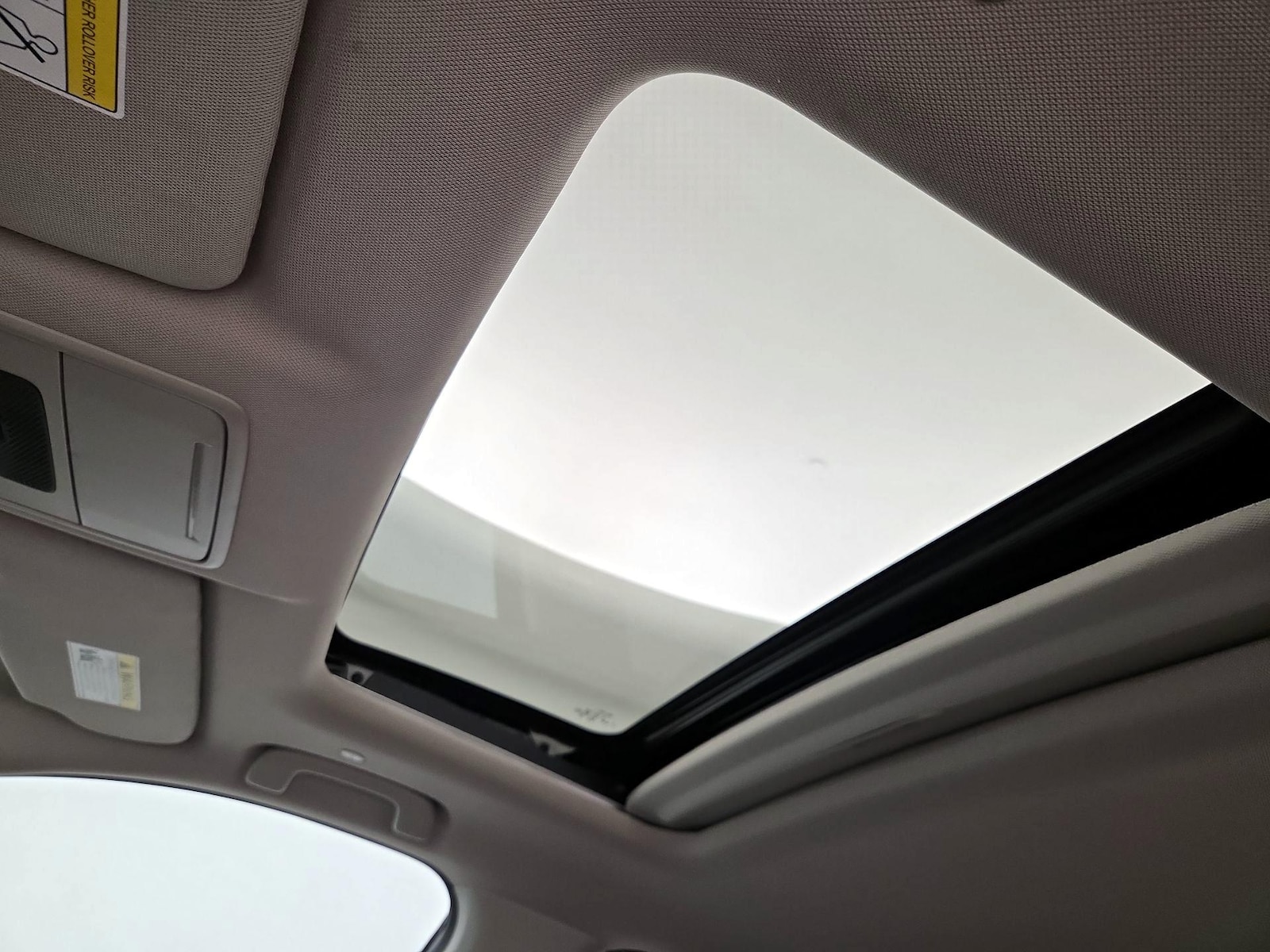Sunroof(s) & Overhead Airbags