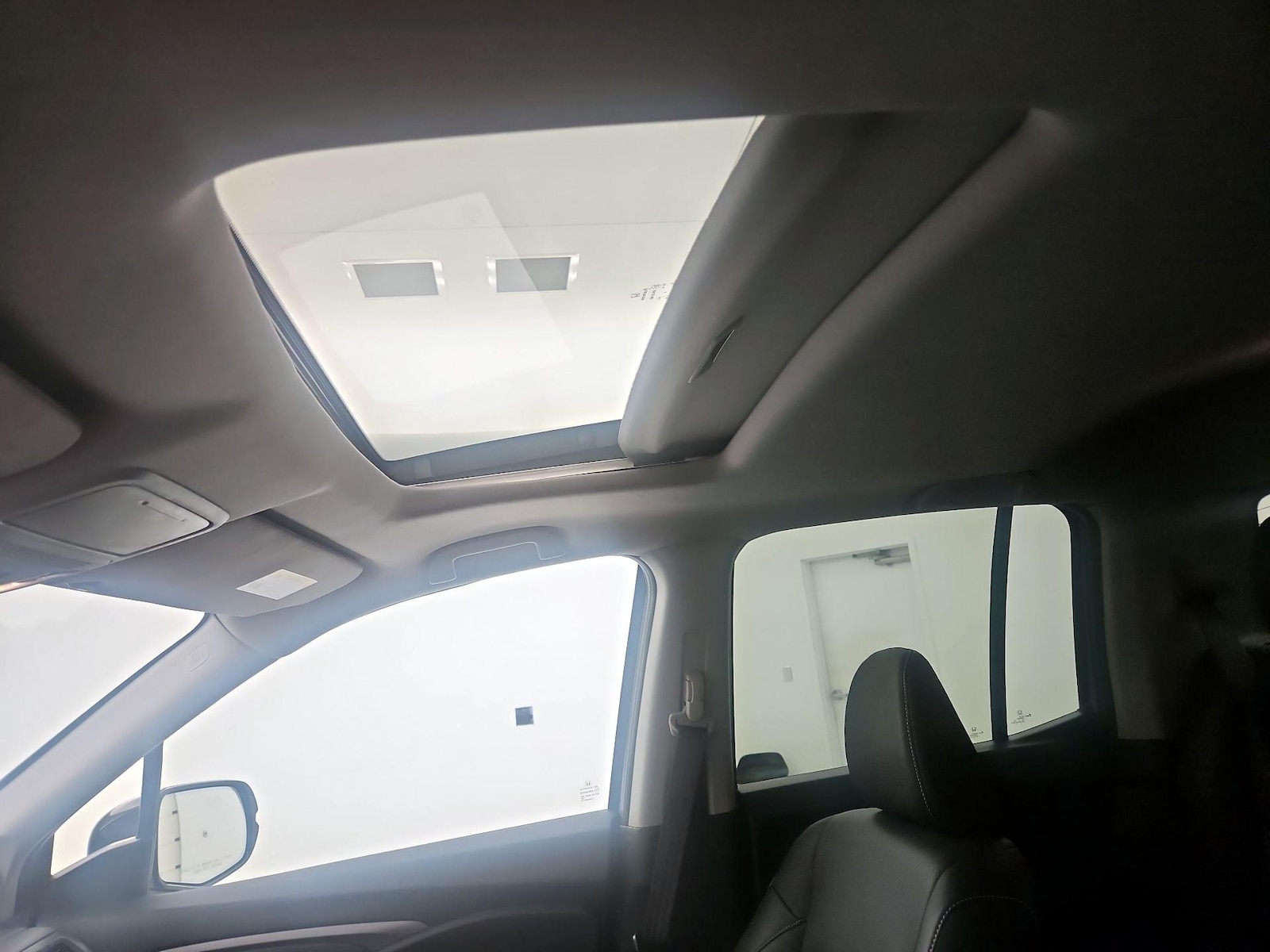 Sunroof(s) & Overhead Airbags
