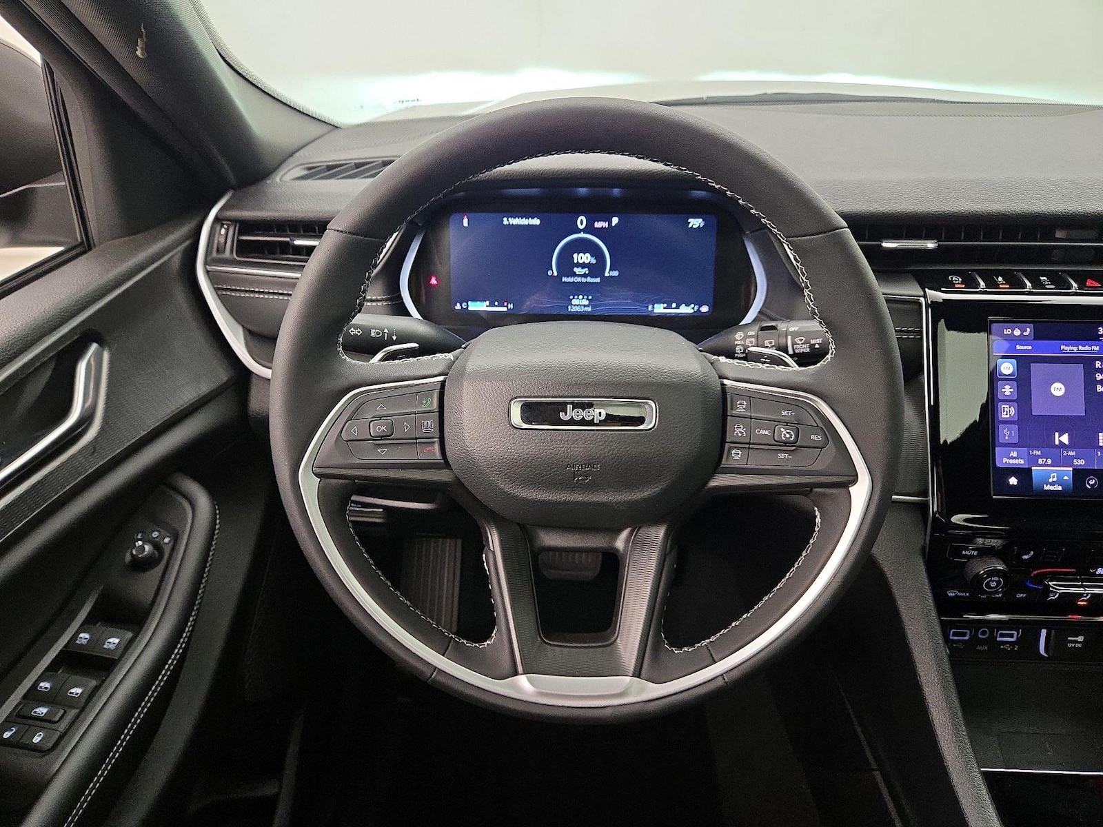 2025 Jeep Grand Cherokee Laredo - Photo 11