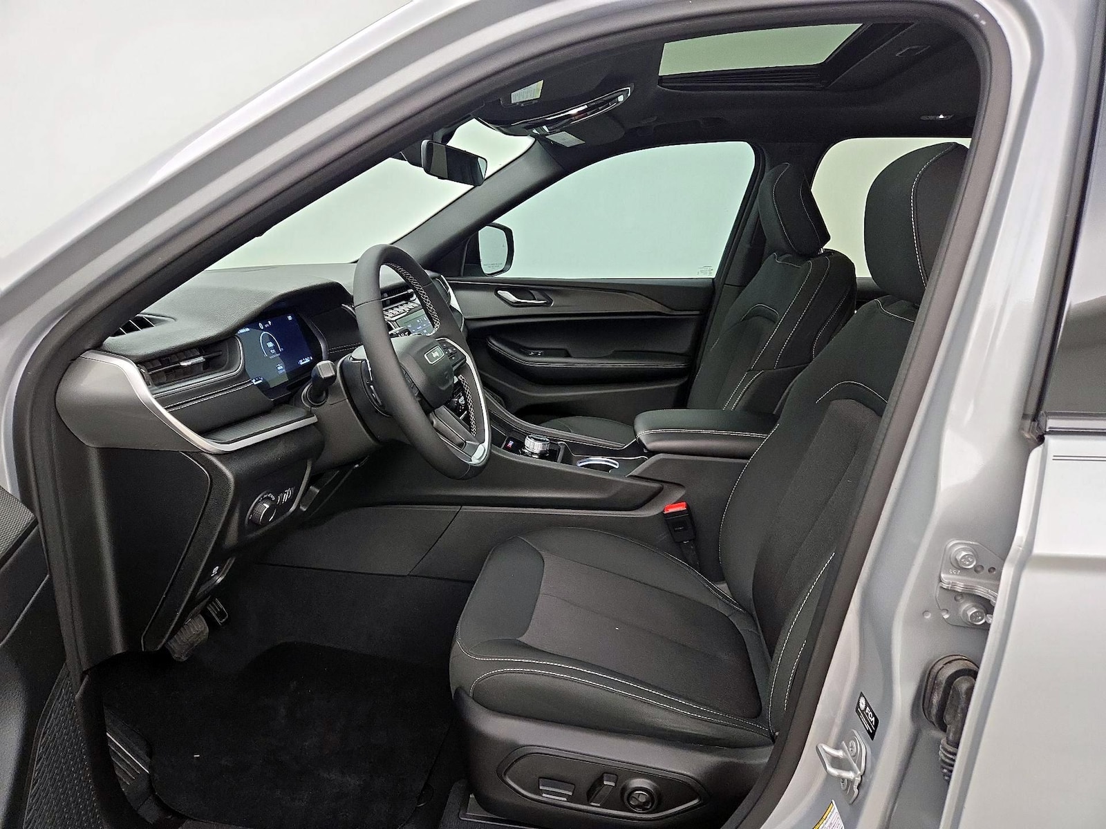 2025 Jeep Grand Cherokee Laredo - Photo 12